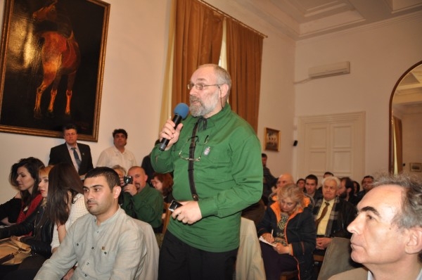 Title here Alt text here