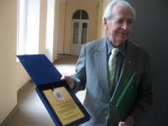 Title here Alt text here