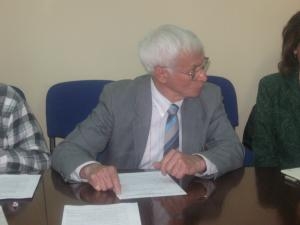 Title here Alt text here