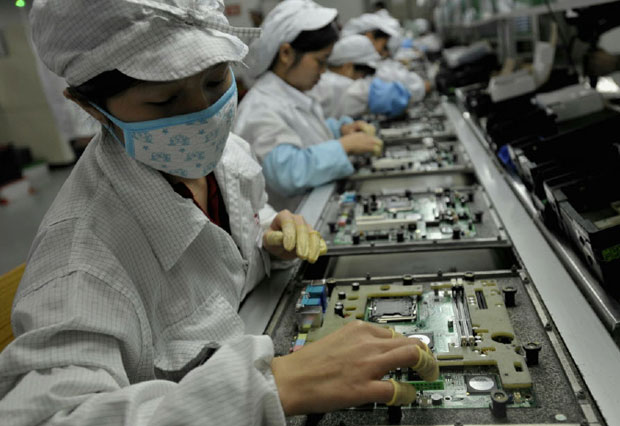 Paradisul gadget-urilor, iadul muncitorilor